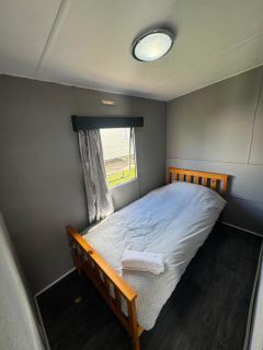 Glamorous Caravan by the sea at Harts, Leysdown - 6
