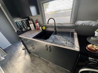 Glamorous Caravan by the sea at Harts, Leysdown - 3