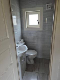 Nellies log cabin - 7