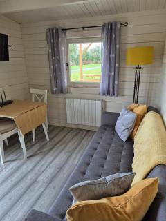 Nellies log cabin - 3