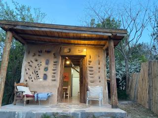Icho's mud house - 9