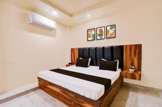Hotel O Shree Krishna Palace - 1