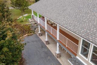 Cozy Retreat On The Eastside Estate sleeps 4 - 6