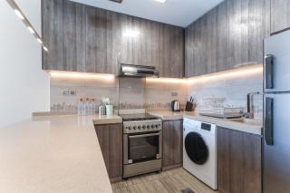 Stunning Lake View 1Bhk Retreat In Dubai - 5