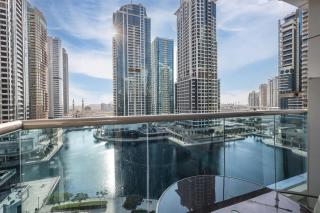Stunning Lake View 1Bhk Retreat In Dubai - 2