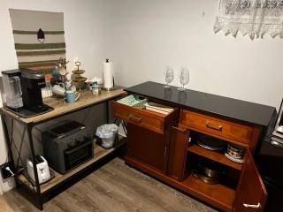 Hilltop Orchard Private Basement Guest Suite - 9