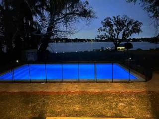 Luxurious 5 Bed Lake House 3 Min from Universal - 7