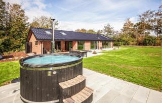 4 Bedroom Cozy Home In Thyholm - 7