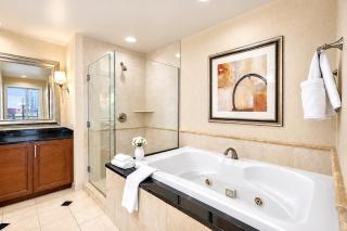 MGM Signature 2-Suite Residence Sleeps 8 No Resort Fee - 8