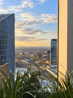 City View 2BR With Parking 6 Min Walk To MCEC - 0