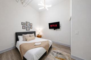 Luxurious 5BR Suite Near McCormick with Pool Table - 9