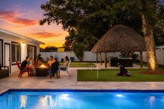 The Bradenton Estate: Pool, Pickleball, Mini-Golf & Jacuzzi - 9