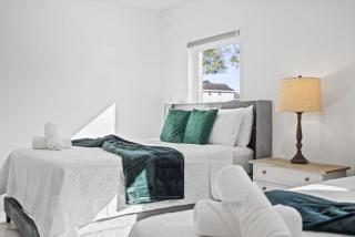 The Bradenton Estate: Pool, Pickleball, Mini-Golf & Jacuzzi - 1