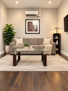 Beautiful and Cozy Apartment Steps from Lansdowne Station with Netflix - 9