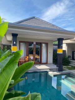 Umahari Villa Tepi Ubud - 0