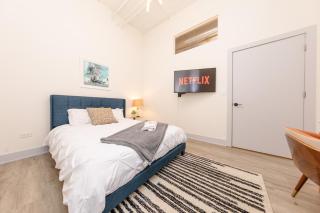 Massive Luxury 5BR Loft Near McCormick - 12 Guests - 6