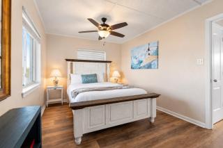 Dockside Daydream Waterfront Next-To-Beach - 8