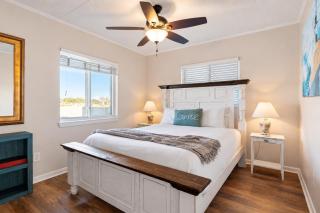 Dockside Daydream Waterfront Next-To-Beach - 6