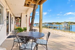 Dockside Daydream Waterfront Next-To-Beach - 4