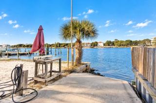 Dockside Daydream Waterfront Next-To-Beach - 3