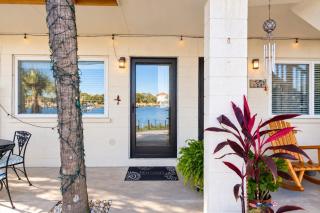 Dockside Daydream Waterfront Next-To-Beach - 2