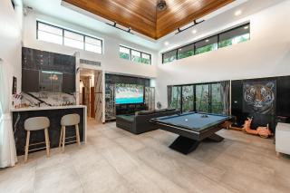 Noi's Villa - tropical oasis with pool and maid - 1
