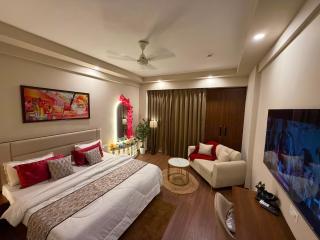 Floral Elegance Studio - Couple Fav - Bliss Suites - Expo Mart Gr Noida - 1