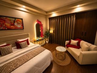 Floral Elegance Studio - Couple Fav - Bliss Suites - Expo Mart Gr Noida - 0