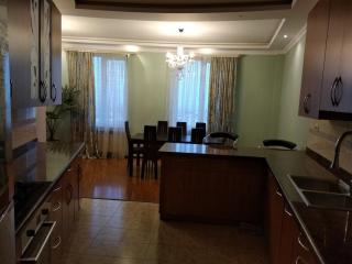 Superb Apartment on Kirk Kerkorian Street - 1