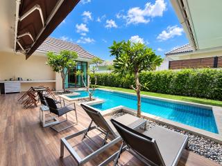 Luxurious 3-Bedroom Private Pool Villa with Billiard - 1