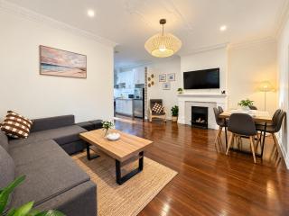 Comfy family home-15 mins to CBD & beach - 0