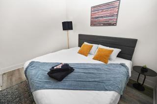 Spacious Luxury 6BR Suite with Jacuzzi and Pool Table - 5