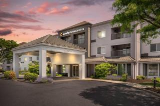 Comfort Inn & Suites Bethlehem Lehigh Valley Airport - 7