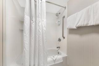 Comfort Inn & Suites Bethlehem Lehigh Valley Airport - 2