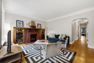 Comfortable Vintage North Side Retreat for 8 - 4
