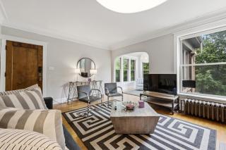 Comfortable Vintage North Side Retreat for 8 - 2