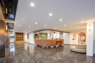 Cloud-Mist Mountain Retreat - 4