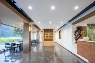 Cloud-Mist Mountain Retreat - 1