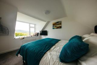 Parking -Sleeps 6-3 Bedroom -New Interior - 1