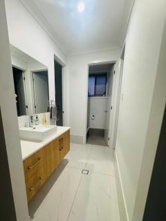 The House of Joy -Glenelg Beach Getaway - 3