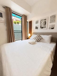 HLapuz Suites at Arc Towers Condominium 603 - 1