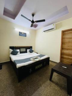 Revking--Hotel Relax Stay 2 Min Walk From Karkarduma Court Delhi Metro Station - 9