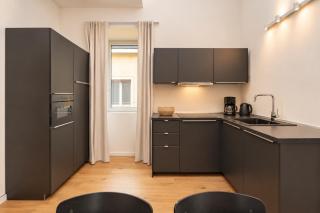 Suite 38 - 1