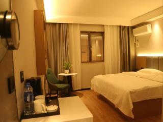 Green Tree Inn Yangzhou Baoying County Anyi South Road Zhixuan - Baoying - 1
