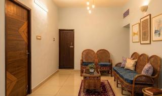 Urban White Villa Homestay - 5