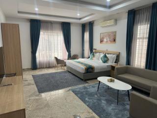 Solace Signature Suites - 4
