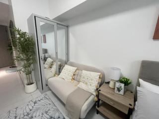 HLapuz Suites at Arc Towers - 2