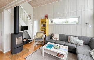 3 Bedroom Gorgeous Home In Moi - 1