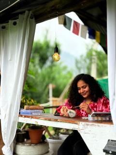 Rastafardreams 100 years old , Riverside Heritage Mudhouse, Farmstay in an apple orchard, Hostel & camping - 5