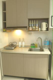 HLapuz Suites at Arc Towers 814 - 5